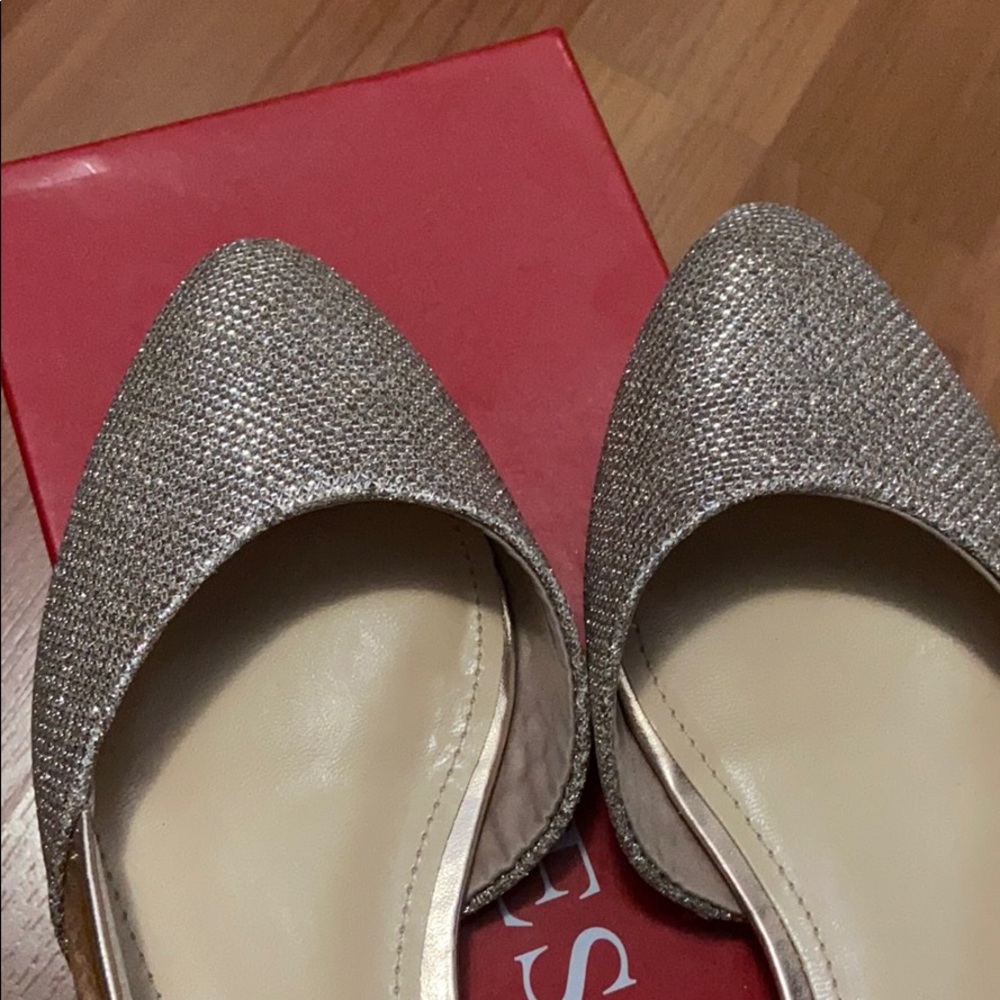 🎀Authentic Guess Flats - Picture 4 of 7